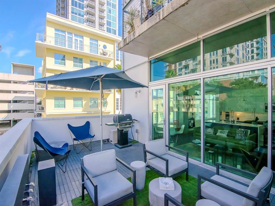 For Rent: $3,250 (1 beds, 1 baths, 899 Square Feet)