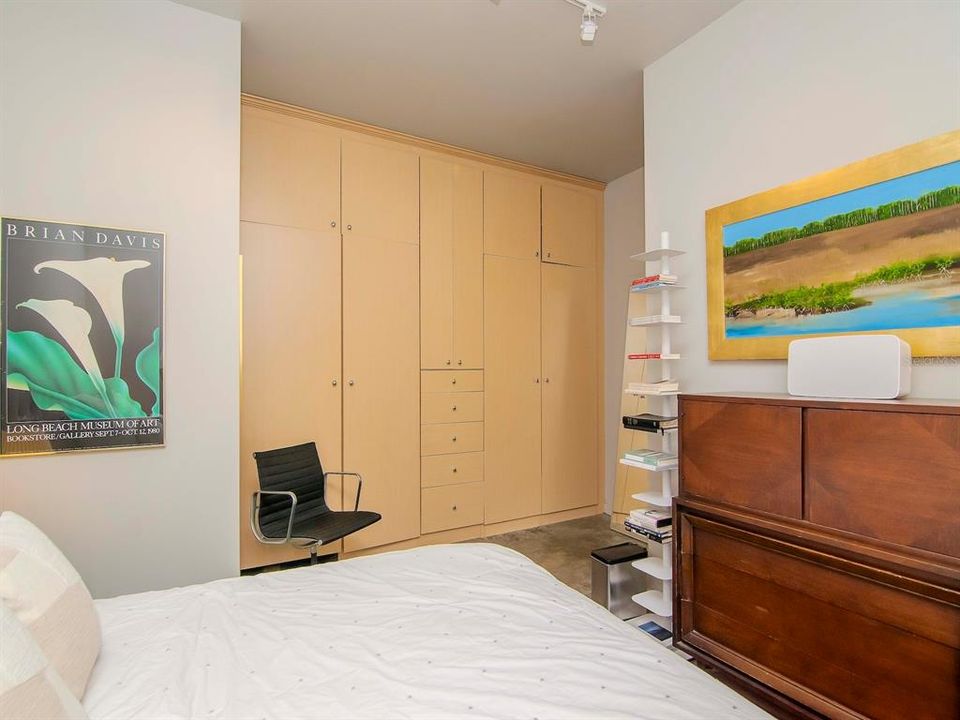 For Rent: $3,250 (1 beds, 1 baths, 899 Square Feet)