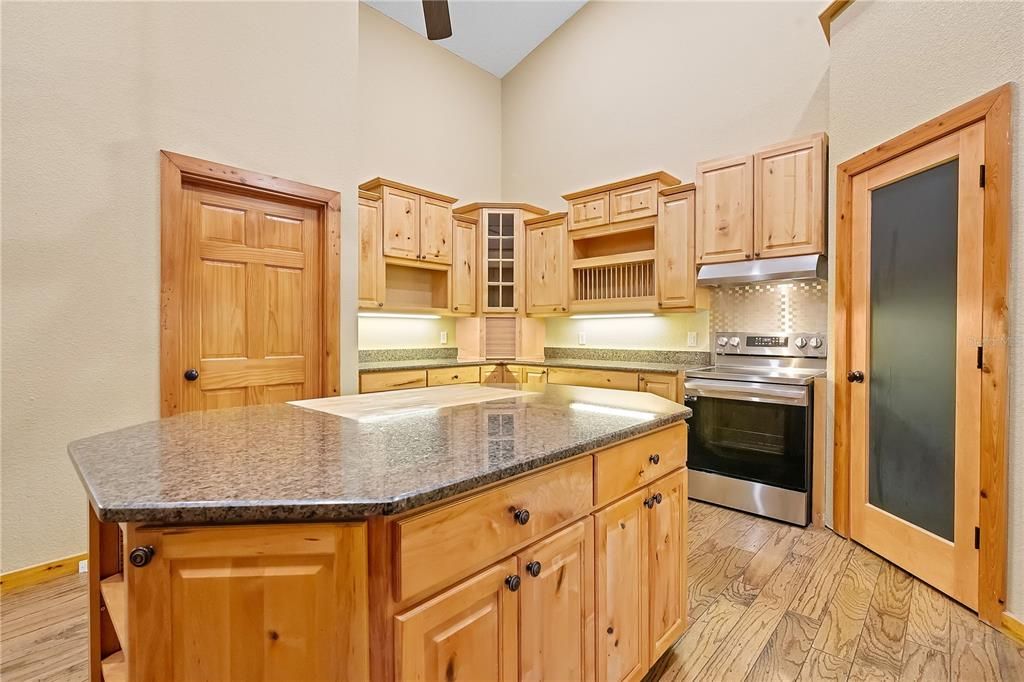 For Sale: $2,999,999 (4 beds, 3 baths, 3866 Square Feet)