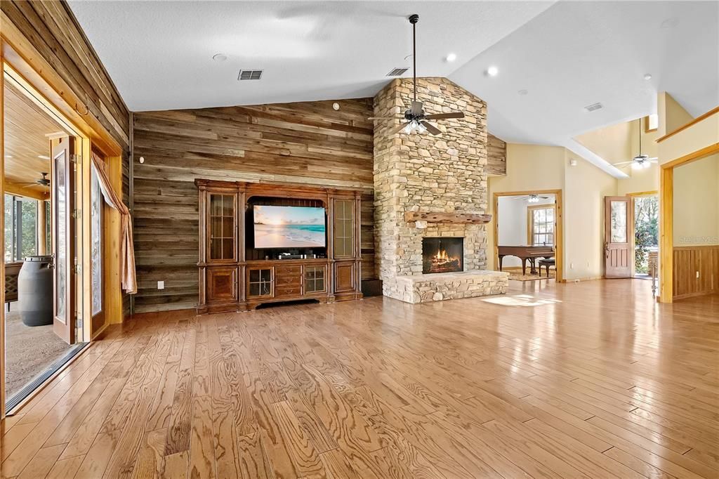 For Sale: $2,999,999 (4 beds, 3 baths, 3866 Square Feet)