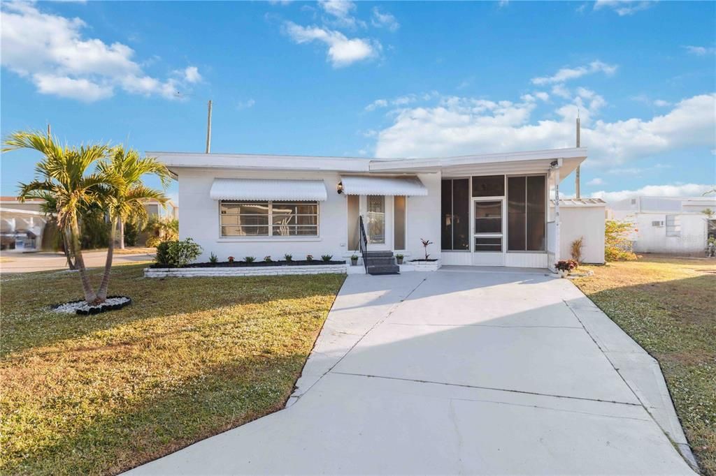 For Sale: $110,000 (2 beds, 1 baths, 460 Square Feet)