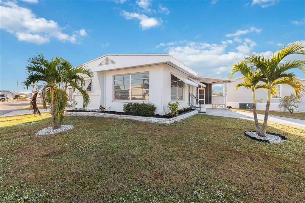 For Sale: $110,000 (2 beds, 1 baths, 460 Square Feet)