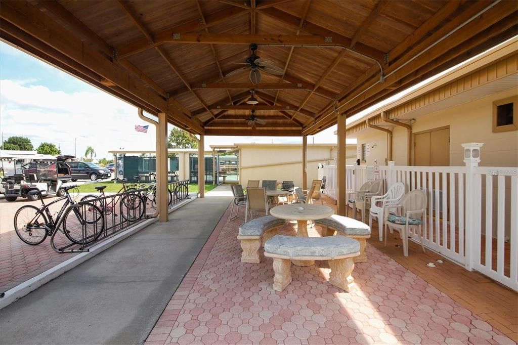 For Sale: $110,000 (2 beds, 1 baths, 460 Square Feet)