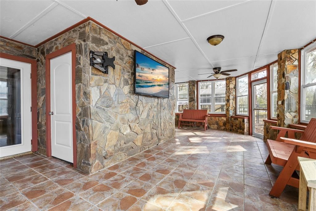 For Sale: $575,000 (3 beds, 2 baths, 1620 Square Feet)