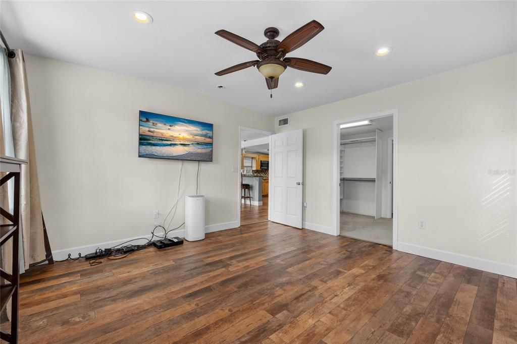 For Sale: $575,000 (3 beds, 2 baths, 1620 Square Feet)
