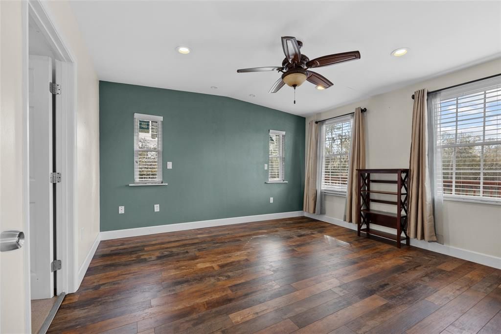 For Sale: $575,000 (3 beds, 2 baths, 1620 Square Feet)