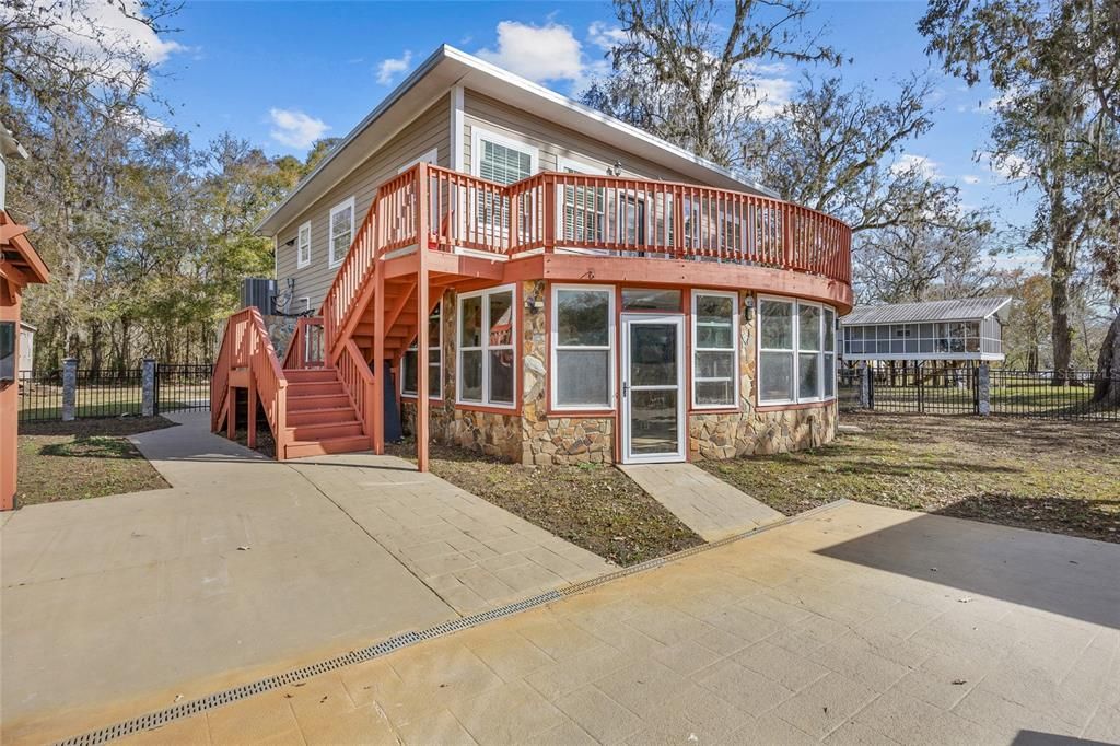 For Sale: $575,000 (3 beds, 2 baths, 1620 Square Feet)