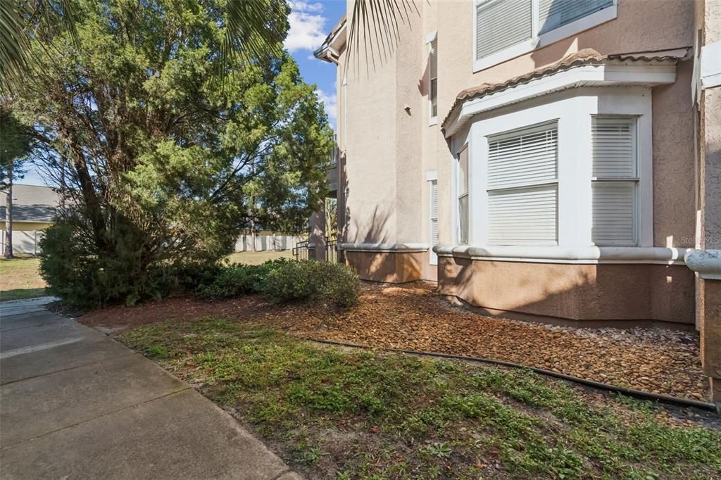 Active With Contract: $167,000 (2 beds, 2 baths, 1340 Square Feet)