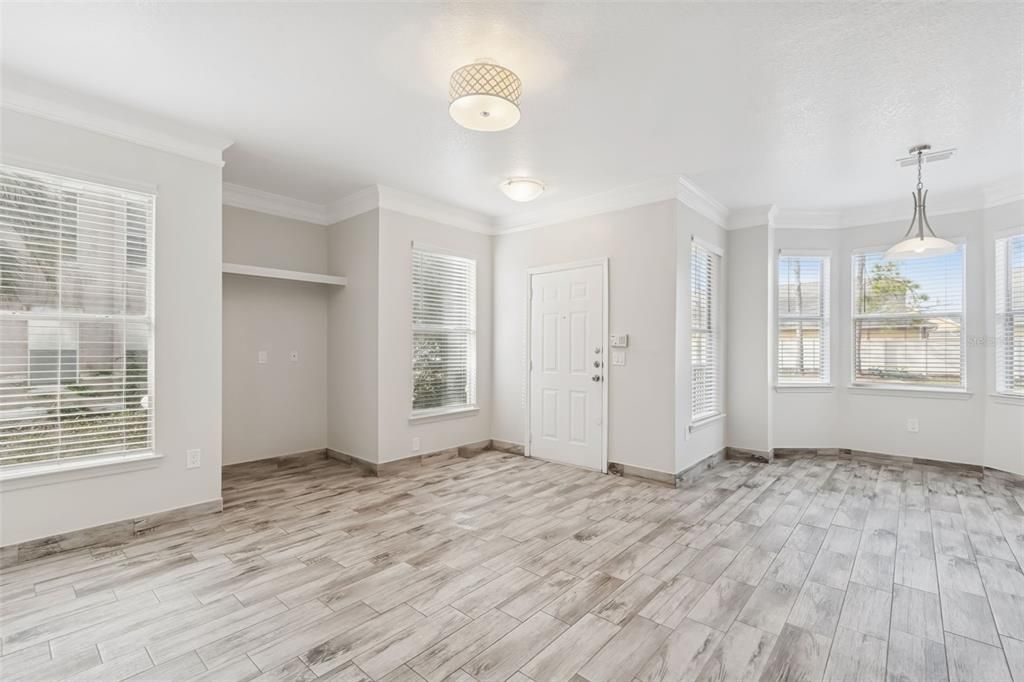 Active With Contract: $167,000 (2 beds, 2 baths, 1340 Square Feet)