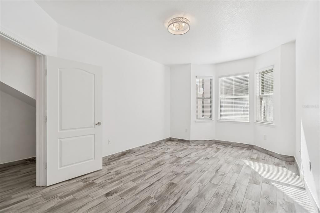 Active With Contract: $167,000 (2 beds, 2 baths, 1340 Square Feet)