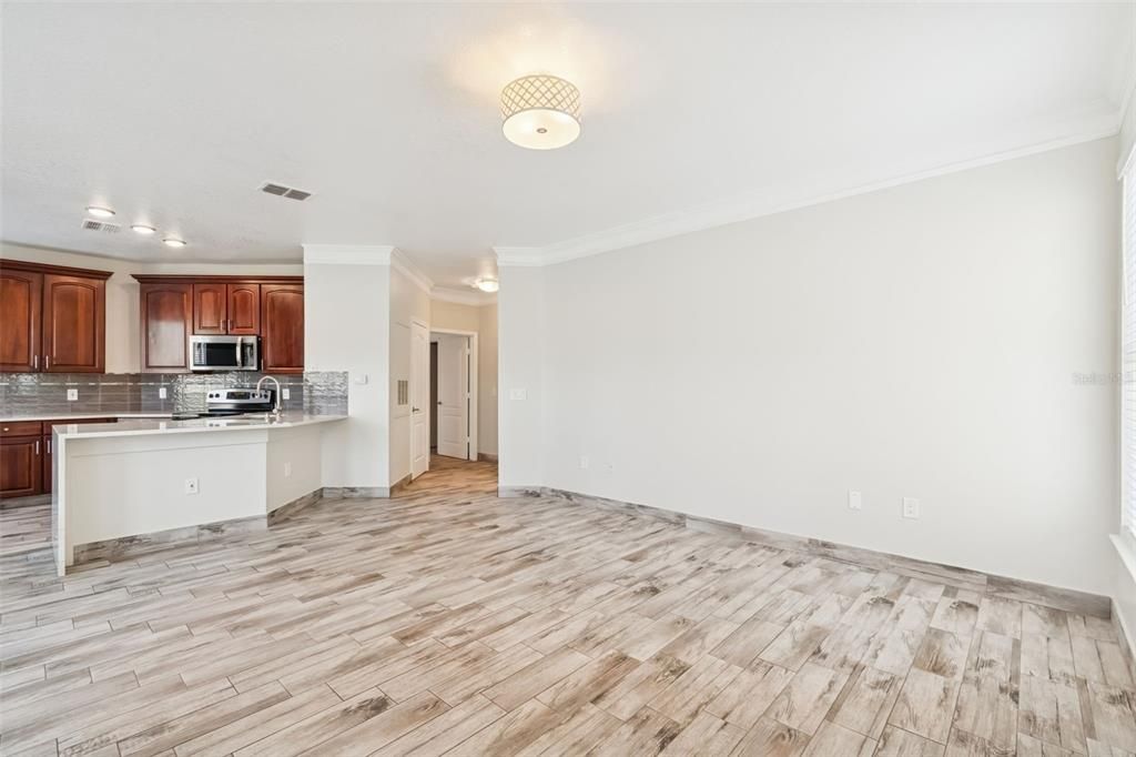 Active With Contract: $167,000 (2 beds, 2 baths, 1340 Square Feet)