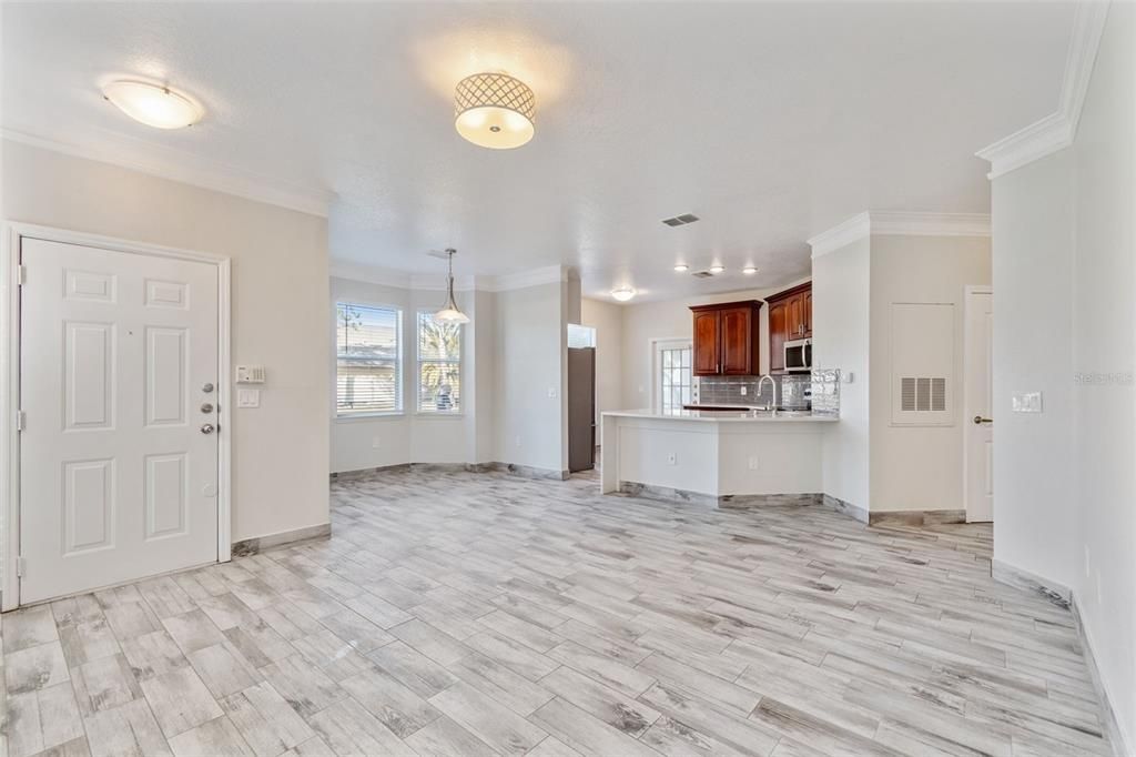 Active With Contract: $167,000 (2 beds, 2 baths, 1340 Square Feet)