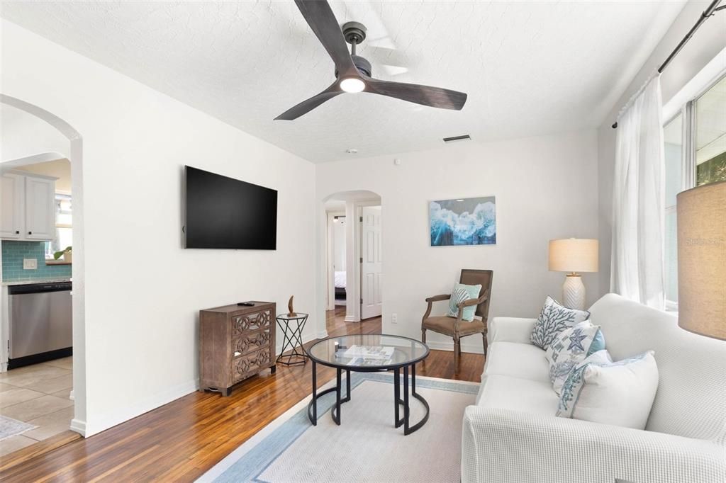 En Venta: $460,000 (3 camas, 2 baños, 1250 Pies cuadrados)