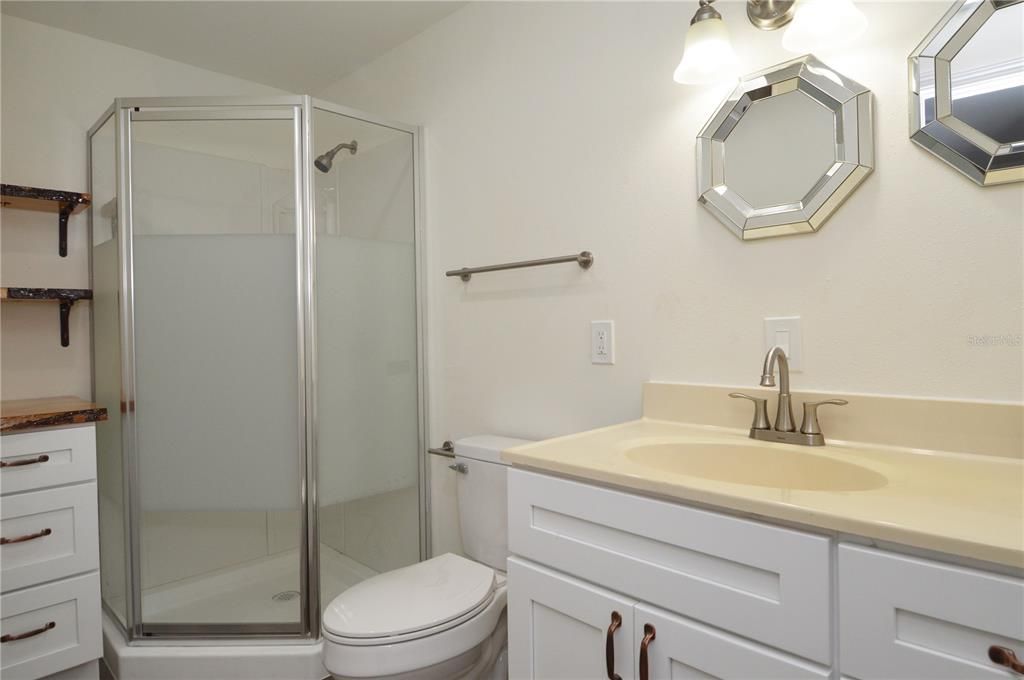 For Rent: $1,150 (1 beds, 1 baths, 530 Square Feet)