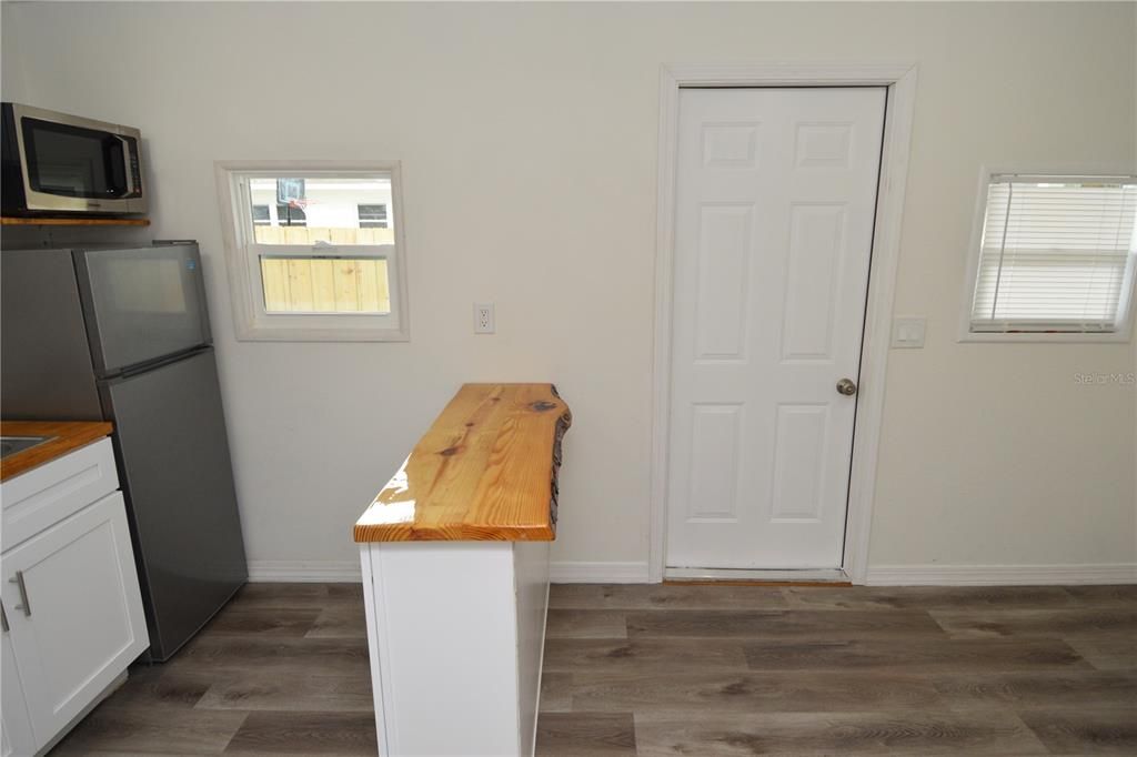 For Rent: $1,150 (1 beds, 1 baths, 530 Square Feet)