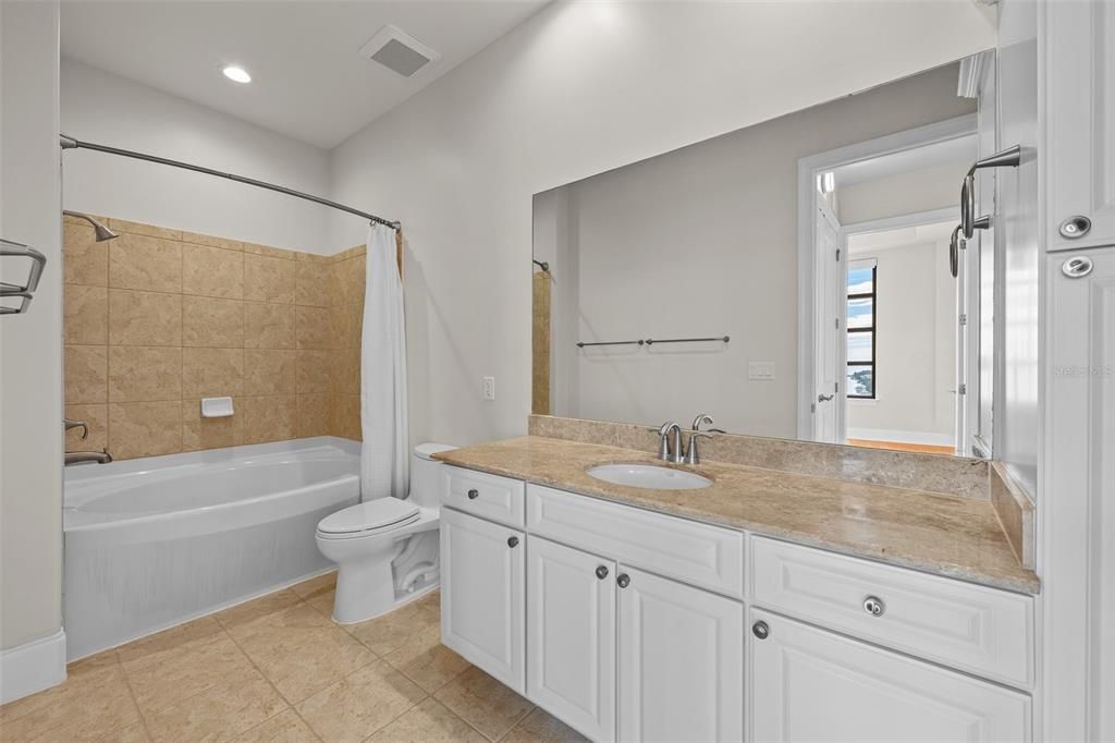 待售: $1,150,000 (2 贝兹, 2 浴室, 1349 平方英尺)