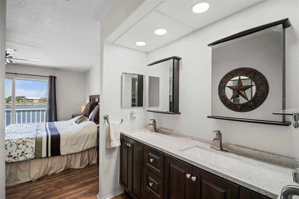 For Sale: $189,000 (2 beds, 2 baths, 1078 Square Feet)