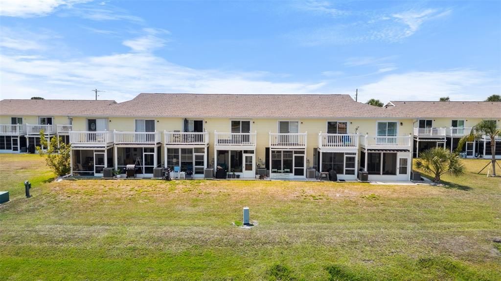 For Sale: $189,000 (2 beds, 2 baths, 1078 Square Feet)