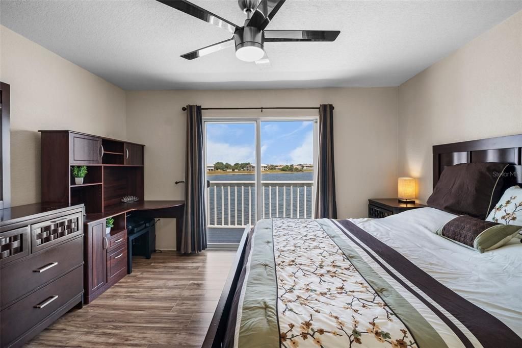 For Sale: $189,000 (2 beds, 2 baths, 1078 Square Feet)