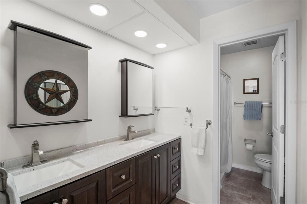 For Sale: $189,000 (2 beds, 2 baths, 1078 Square Feet)