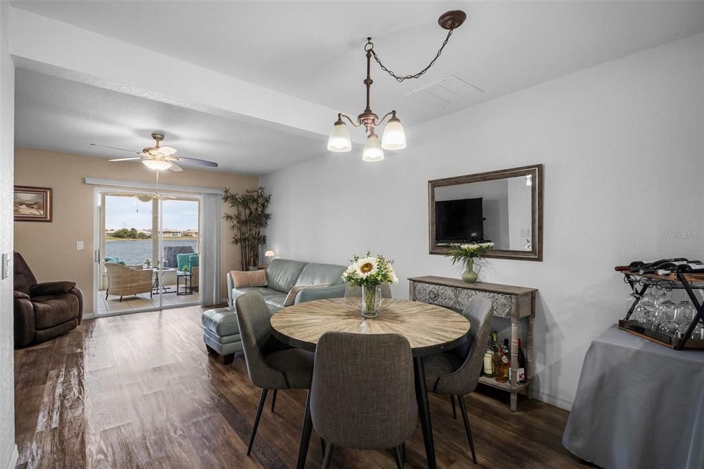 For Sale: $189,000 (2 beds, 2 baths, 1078 Square Feet)