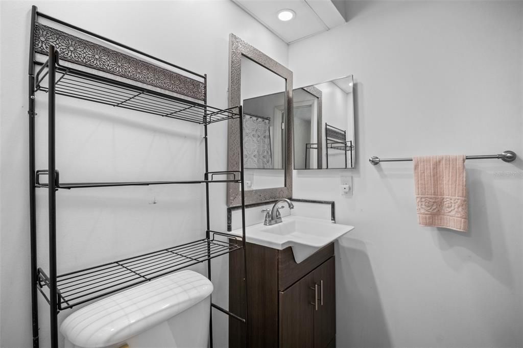 For Sale: $189,000 (2 beds, 2 baths, 1078 Square Feet)