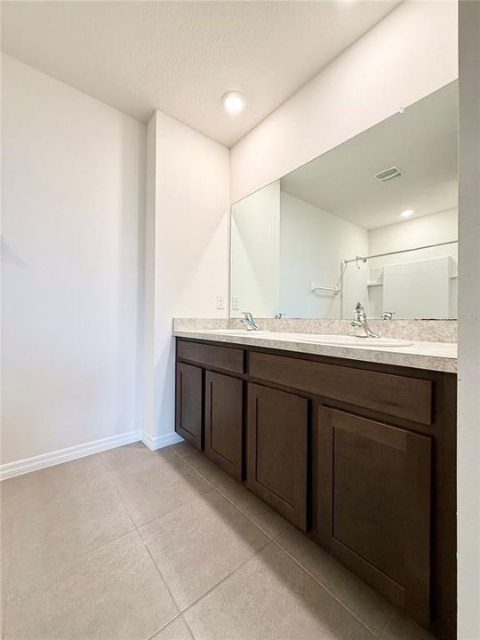 For Rent: $2,500 (5 beds, 3 baths, 2447 Square Feet)