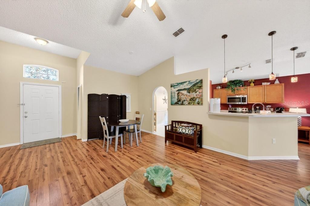 For Sale: $359,900 (3 beds, 2 baths, 1502 Square Feet)