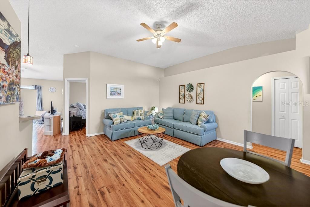 For Sale: $359,900 (3 beds, 2 baths, 1502 Square Feet)