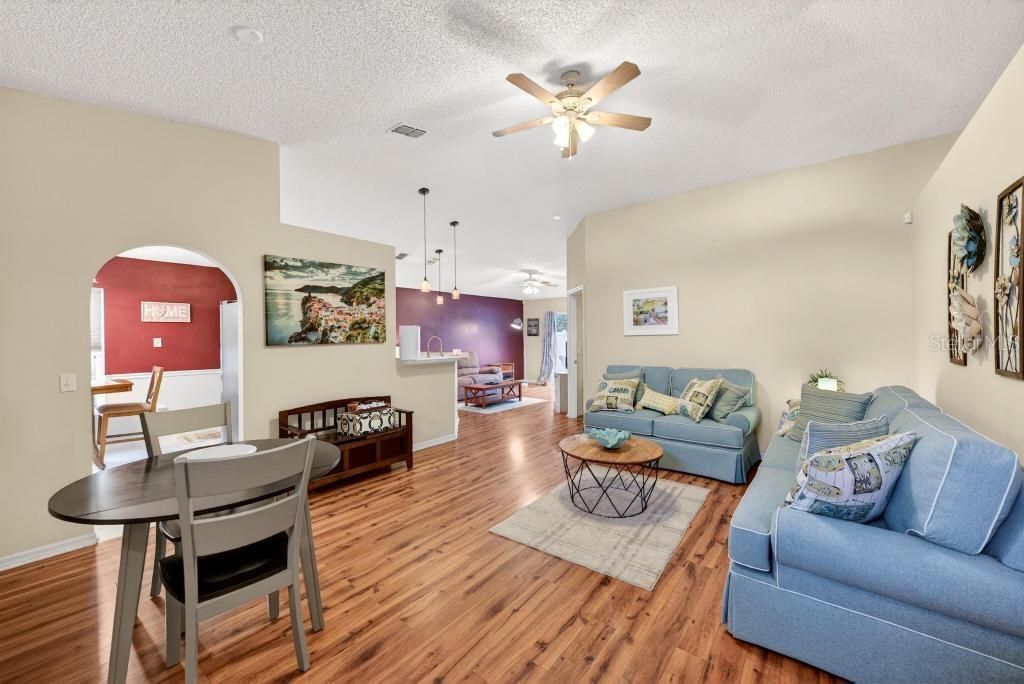 For Sale: $359,900 (3 beds, 2 baths, 1502 Square Feet)