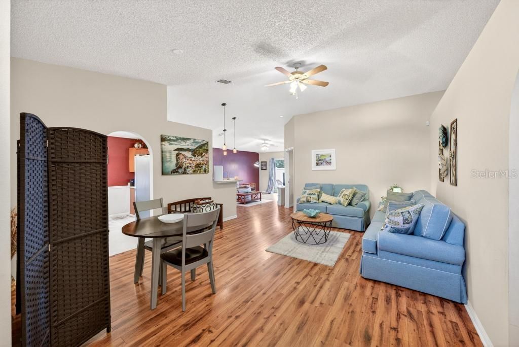 For Sale: $359,900 (3 beds, 2 baths, 1502 Square Feet)