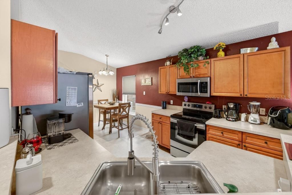 For Sale: $359,900 (3 beds, 2 baths, 1502 Square Feet)