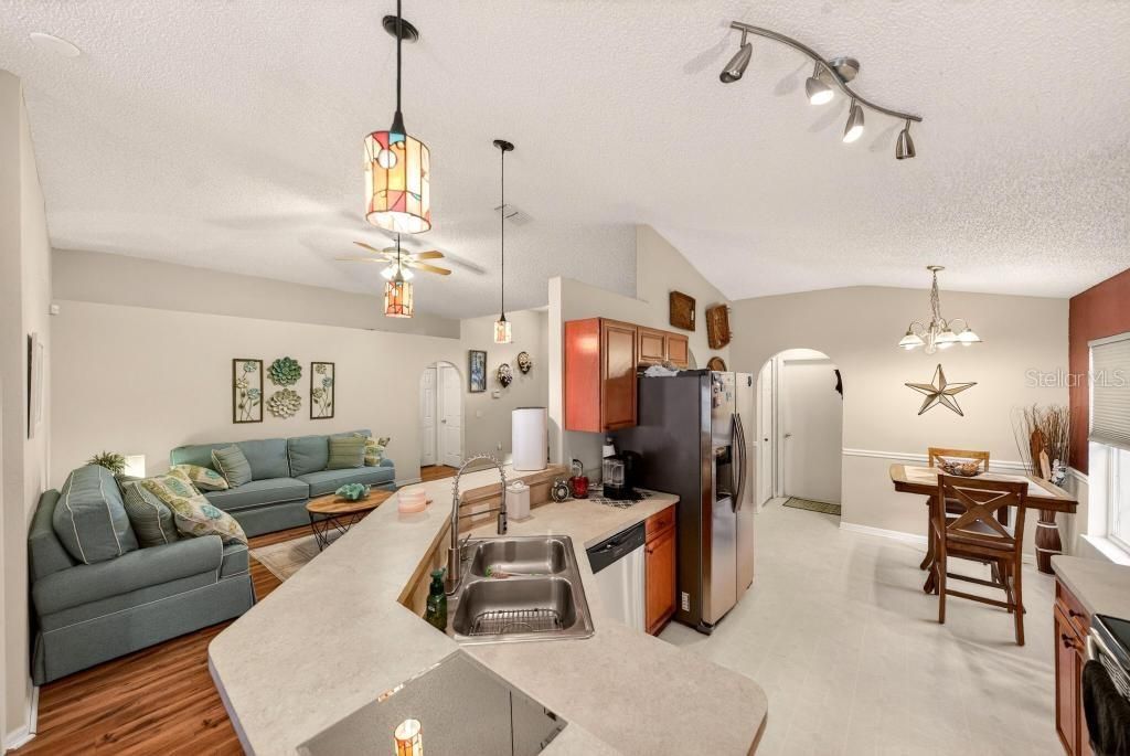 For Sale: $359,900 (3 beds, 2 baths, 1502 Square Feet)