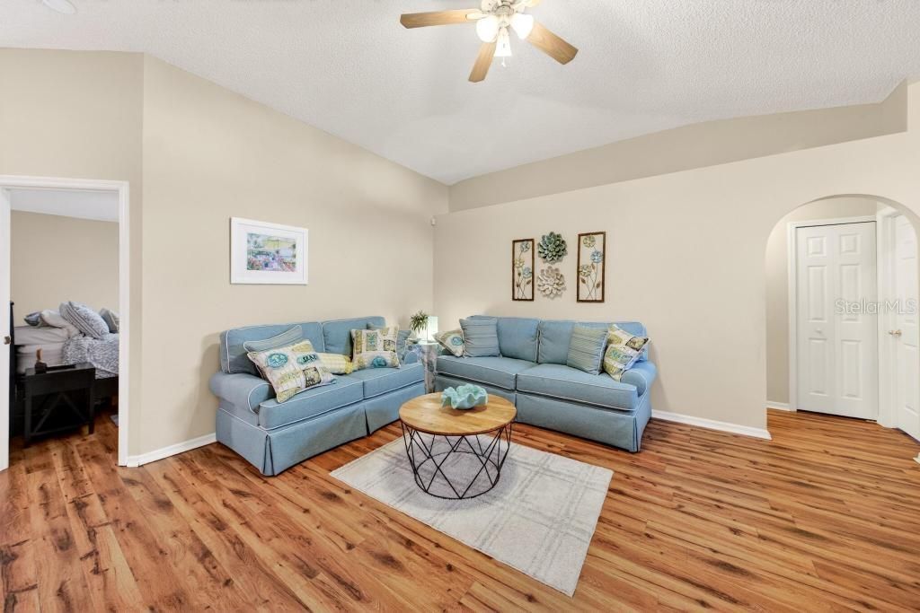 For Sale: $359,900 (3 beds, 2 baths, 1502 Square Feet)