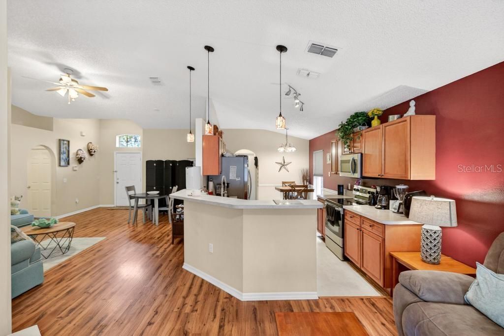 For Sale: $359,900 (3 beds, 2 baths, 1502 Square Feet)