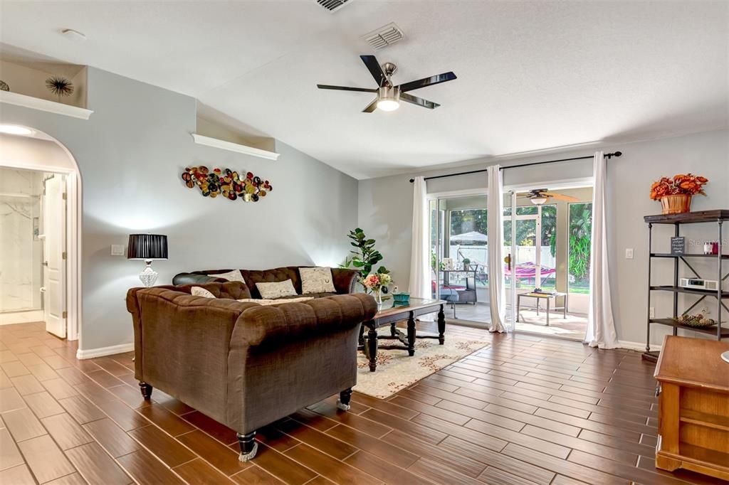 На продажу: $349,000 (3 спален, 2 ванн, 1814 Квадратных фут)