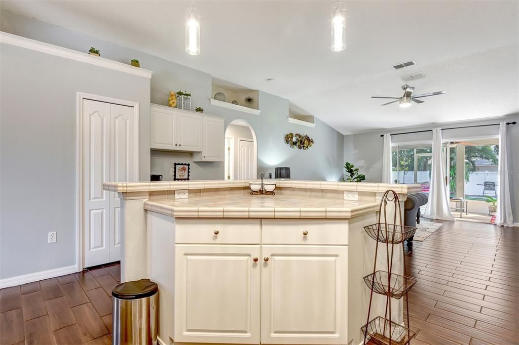 На продажу: $349,000 (3 спален, 2 ванн, 1814 Квадратных фут)