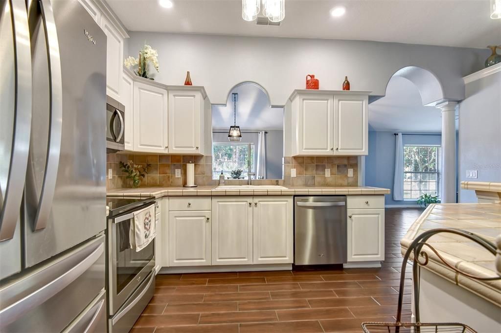 На продажу: $349,000 (3 спален, 2 ванн, 1814 Квадратных фут)