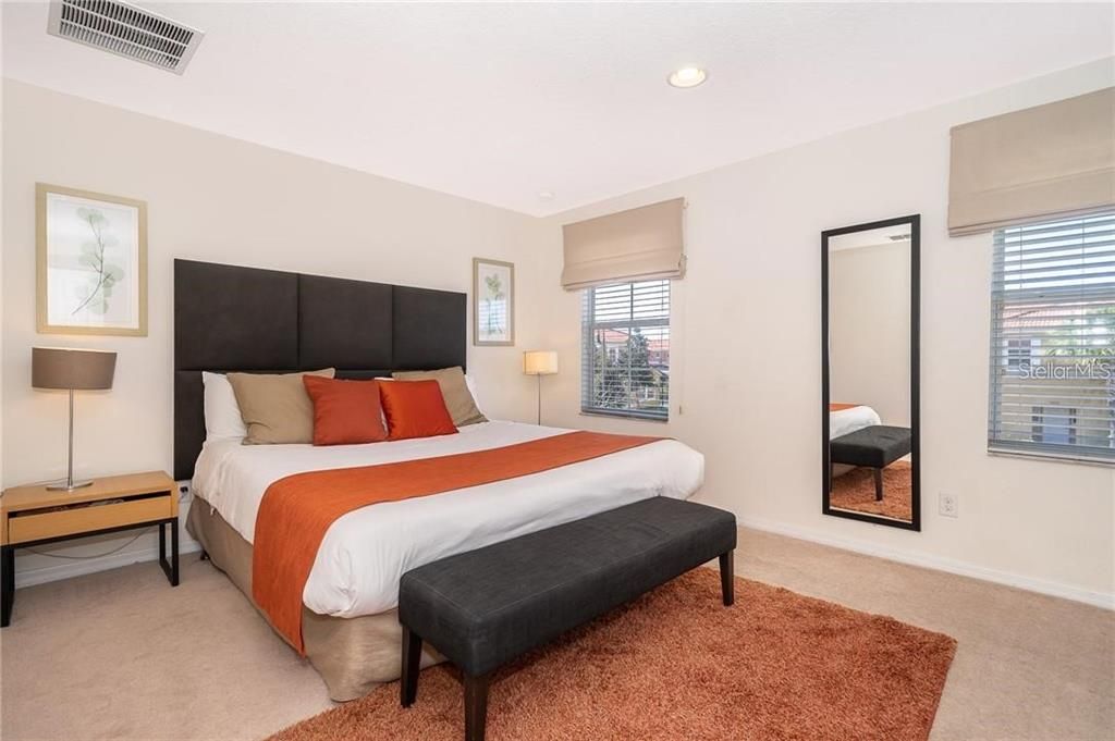 На продажу: $259,900 (2 спален, 2 ванн, 1161 Квадратных фут)