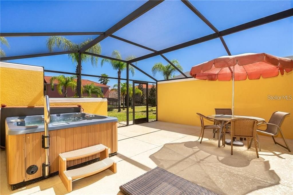 На продажу: $259,900 (2 спален, 2 ванн, 1161 Квадратных фут)