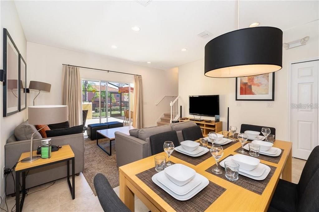 На продажу: $259,900 (2 спален, 2 ванн, 1161 Квадратных фут)