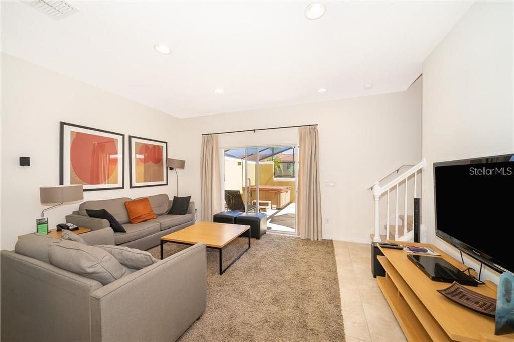 На продажу: $259,900 (2 спален, 2 ванн, 1161 Квадратных фут)