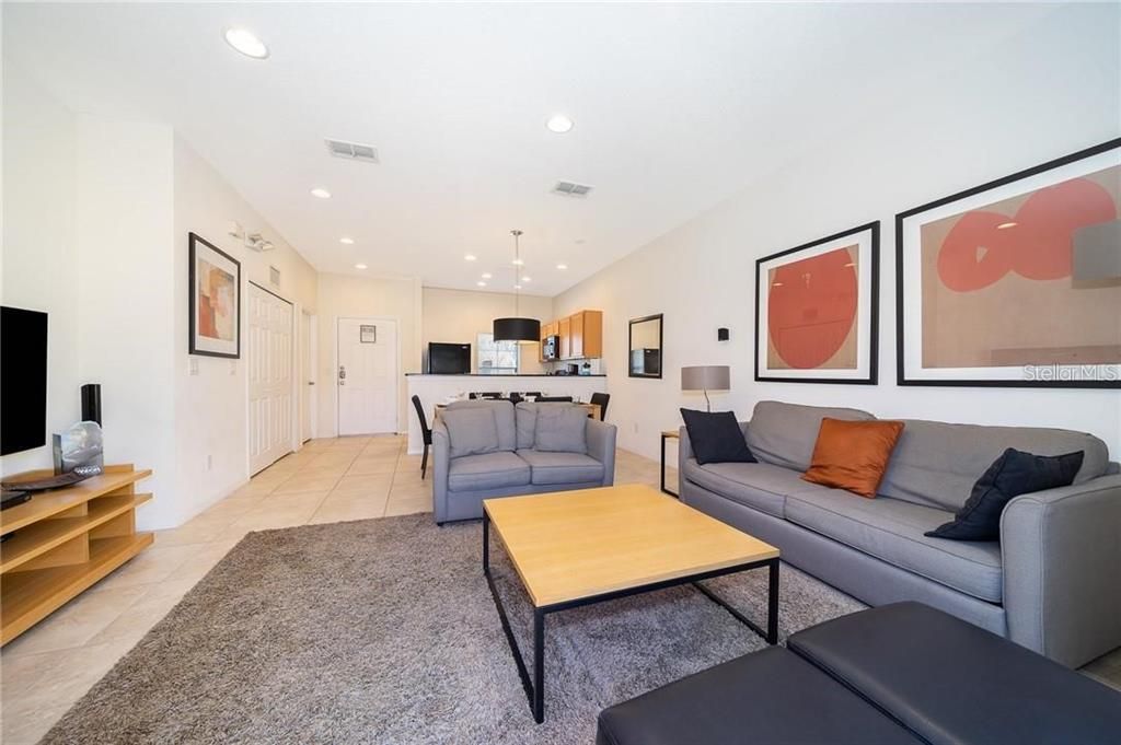 На продажу: $259,900 (2 спален, 2 ванн, 1161 Квадратных фут)