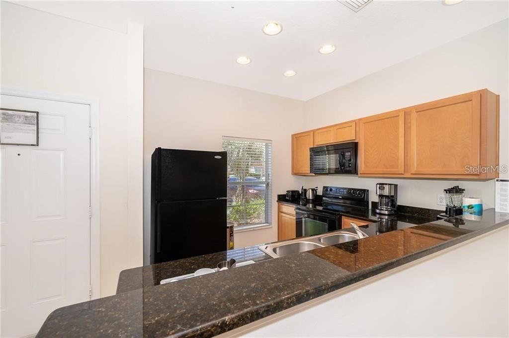 На продажу: $259,900 (2 спален, 2 ванн, 1161 Квадратных фут)