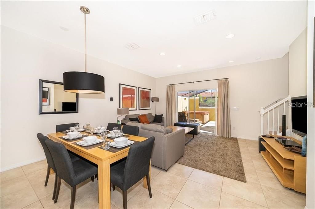 На продажу: $259,900 (2 спален, 2 ванн, 1161 Квадратных фут)