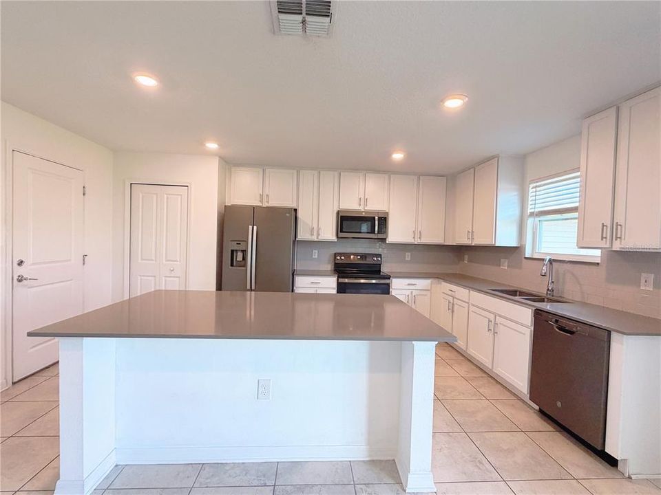 For Rent: $2,480 (4 beds, 3 baths, 2591 Square Feet)