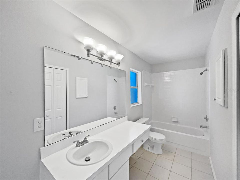 En Venta: $330,000 (3 camas, 2 baños, 1585 Pies cuadrados)