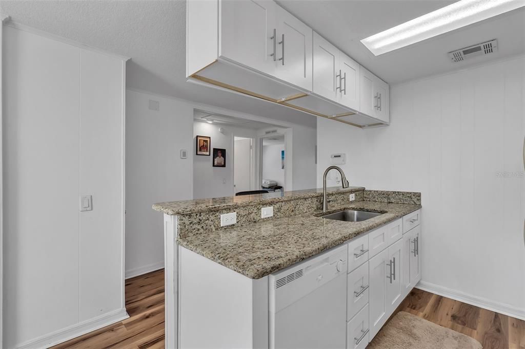 En Venta: $182,000 (2 camas, 2 baños, 840 Pies cuadrados)
