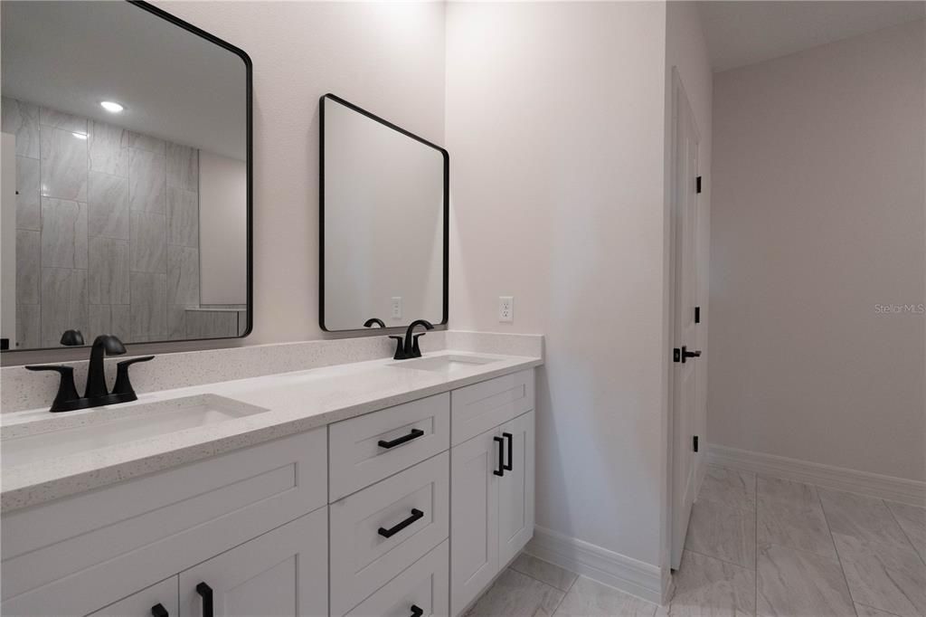 待售: $435,000 (4 贝兹, 2 浴室, 2047 平方英尺)