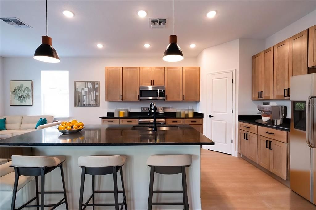 待售: $435,000 (4 贝兹, 2 浴室, 2047 平方英尺)